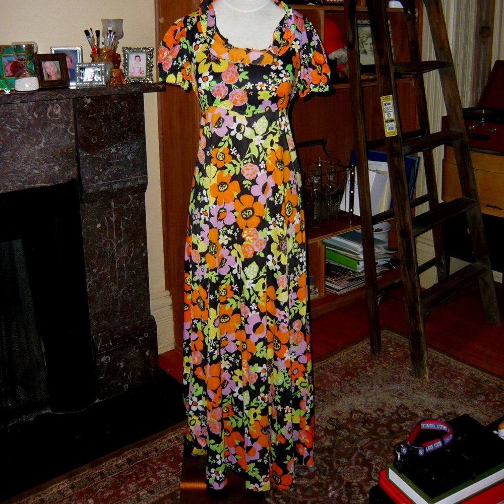 Vintage Flower Power  Maxi Dress tie back 1970s